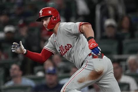 Schwarber hits 483-foot homer, 4 other Phillies homer to lead Phillies over Braves 7-1